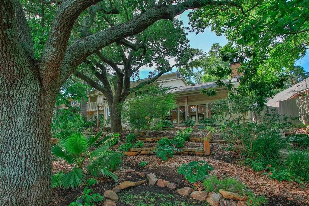 Photo of 3023 Willowbend Road
