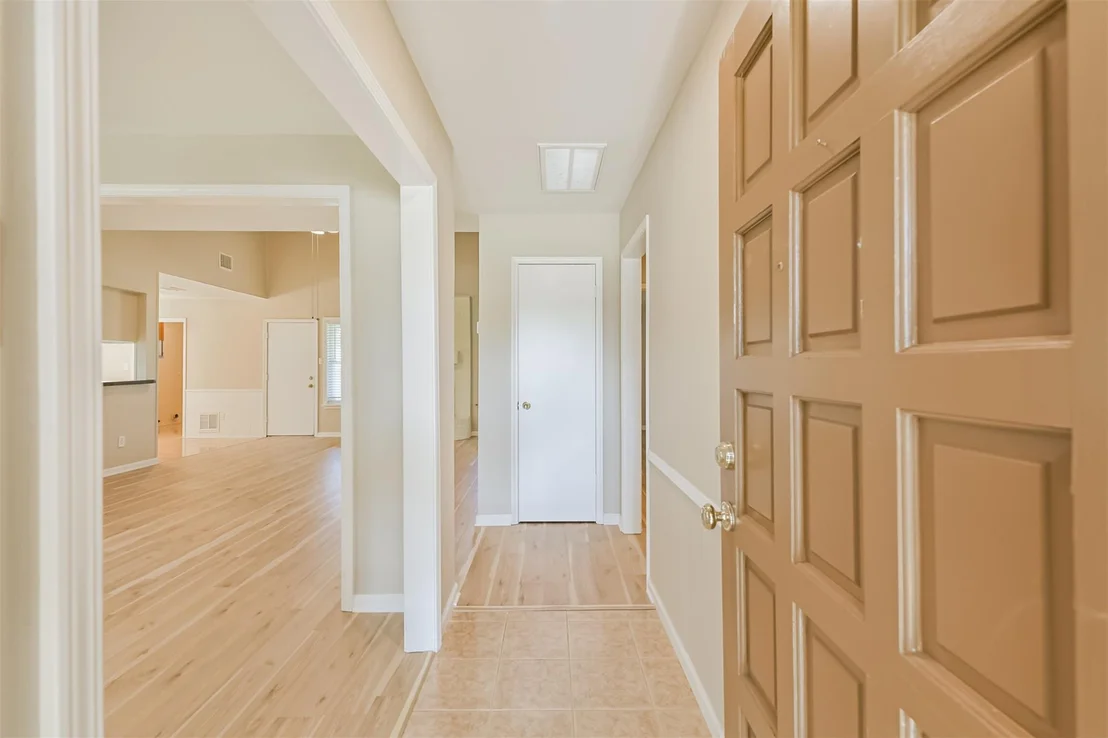 Photo of 9314 Roos Road