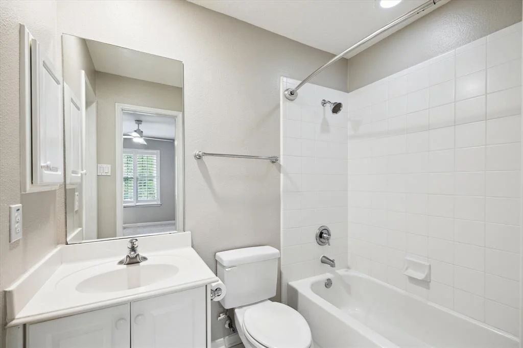 Photo of 74 E Beckonvale Circle