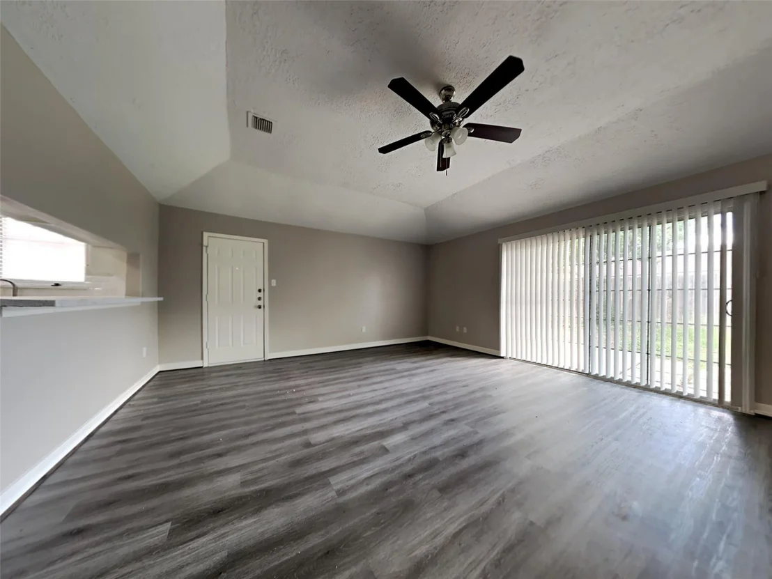 Photo of 15227 Dunstable Lane