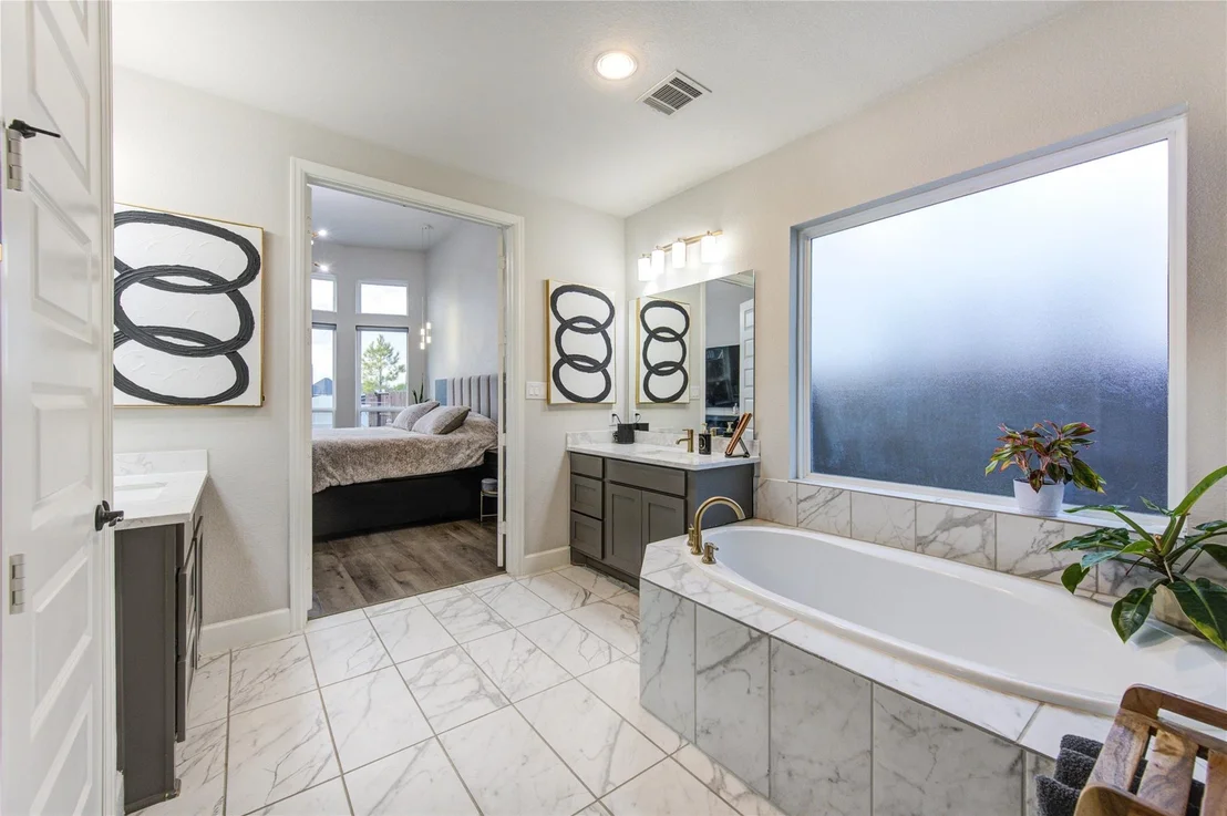 Photo of 1815 Longcroft Lane