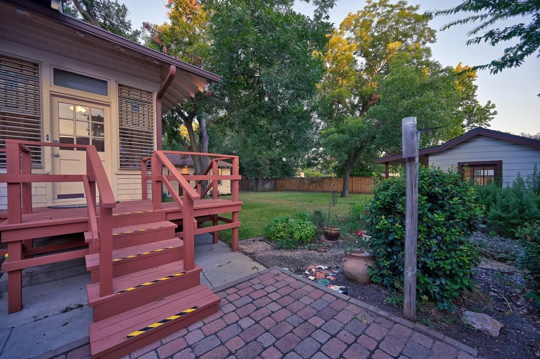 Photo of 405 College Avenue