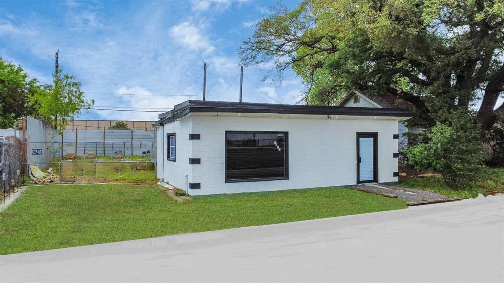 Photo of 8330 Lockheed Avenue