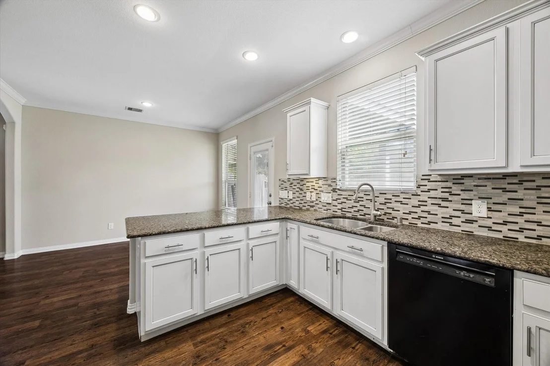 Photo of 660 Oak Circle Drive E