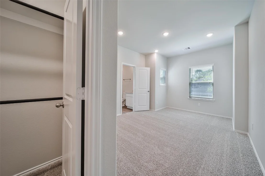 Photo of 1410 Glenoaks Drive