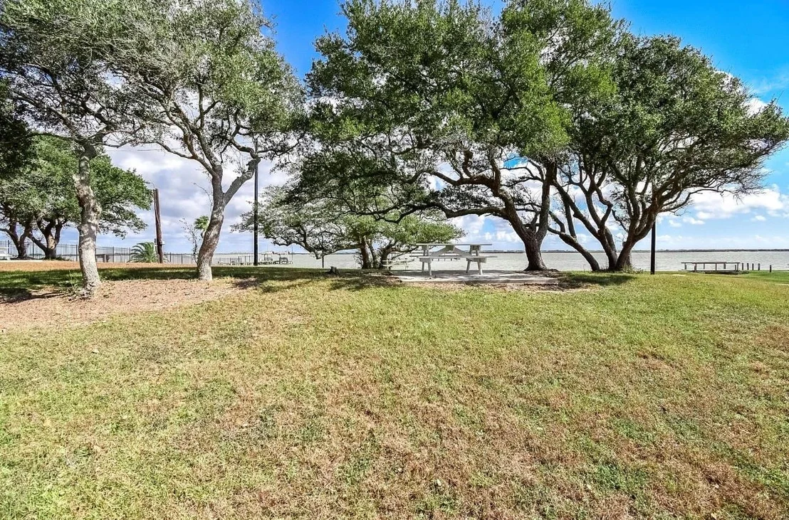 Photo of 1535 Bayview Drive