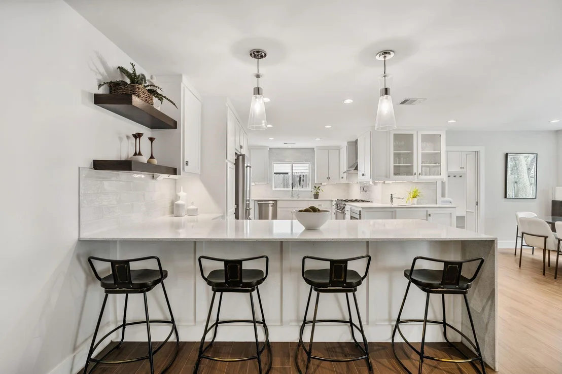 Photo of 842 W Forest Drive