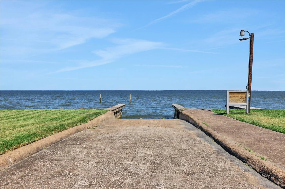 Photo of 220 Lake Oaks Boulevard