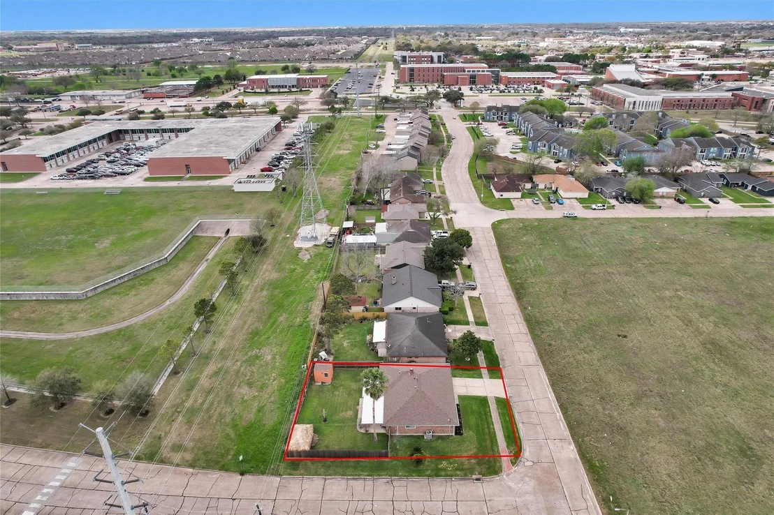 Photo of 8422 Oakhaven Road