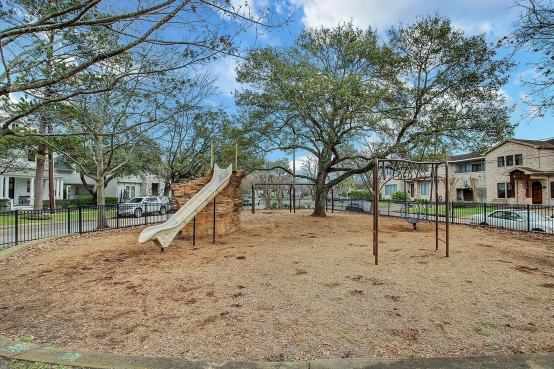 Photo of 4111 Sunset Boulevard