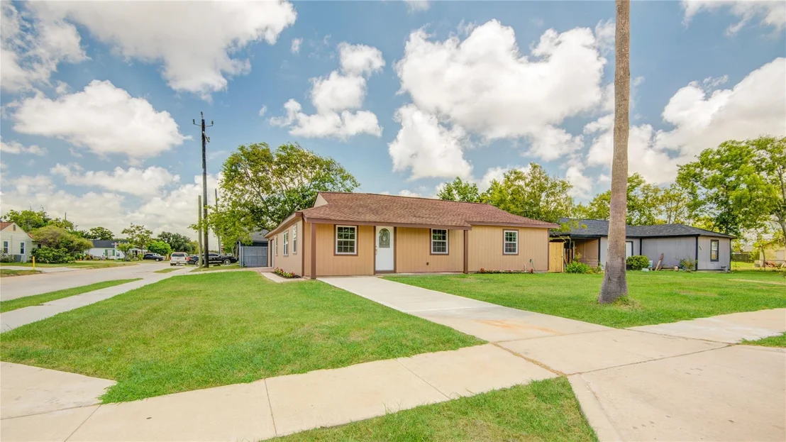 Photo of 826 W 12th Street