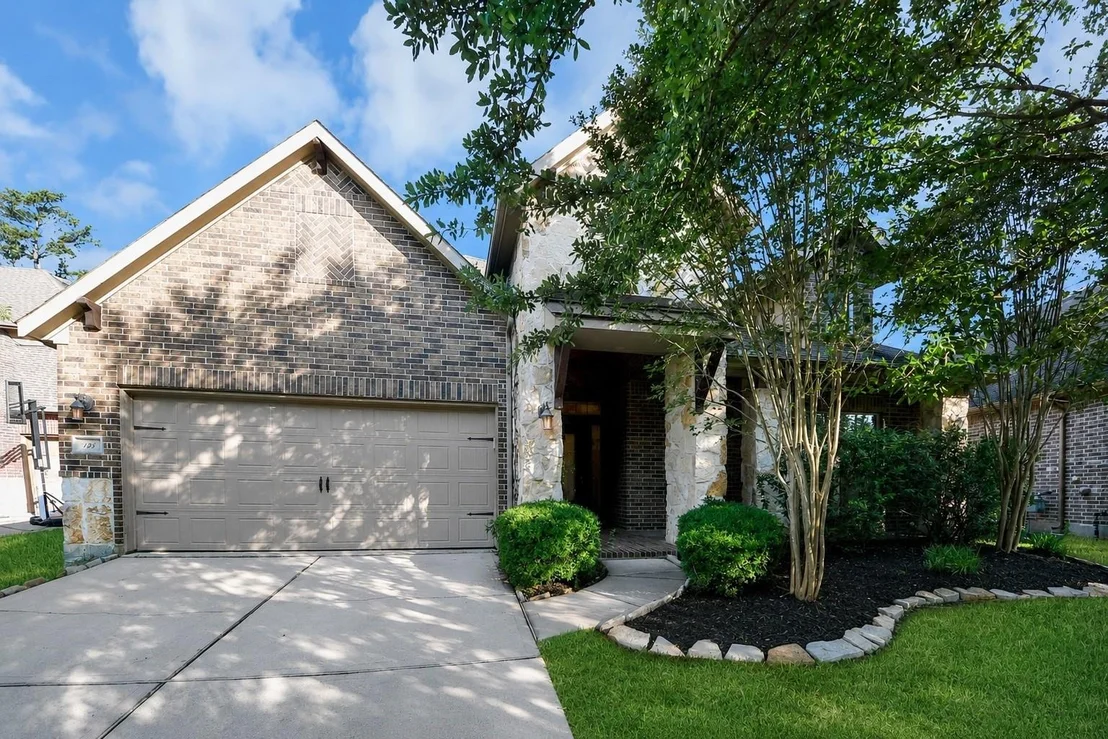 Photo of 143 W Wading Pond Circle