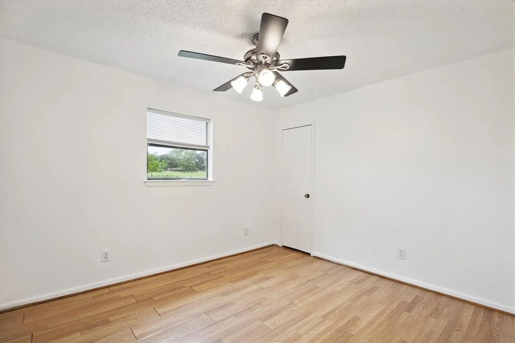 Photo of 893 Long Bow Road