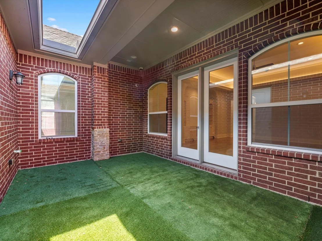 Photo of 2329 Willowby Drive