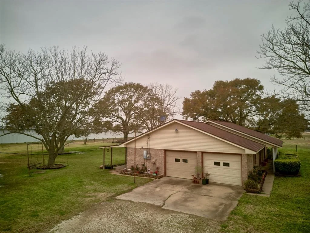 Photo of 8310 Power Line Road