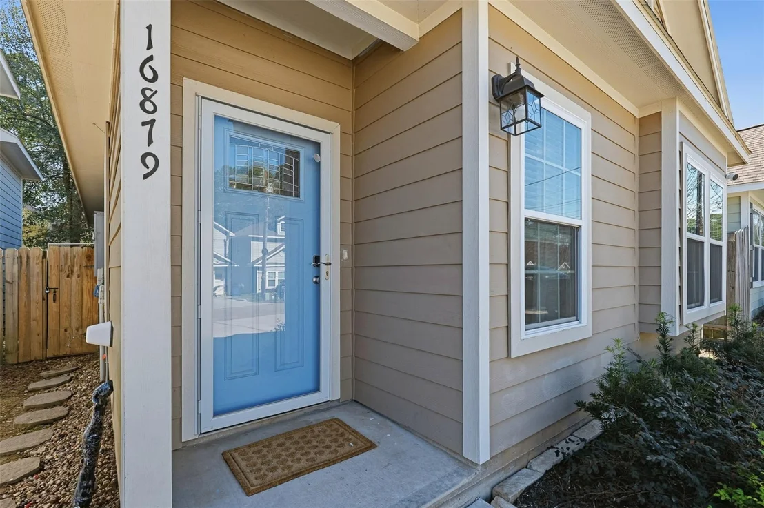 Photo of 16879 Balmoral