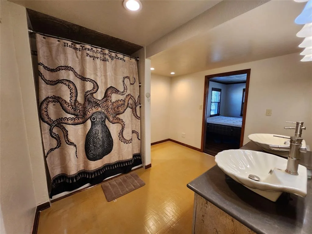 Photo of 2365 W Bayshore Drive