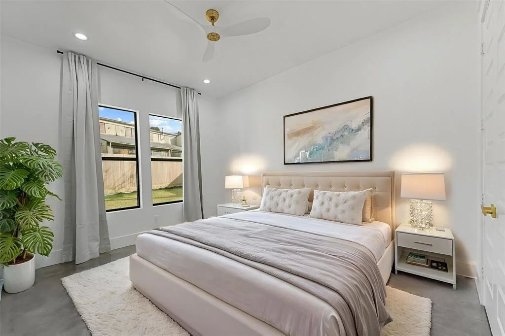 Photo of 84 Lakeway Court