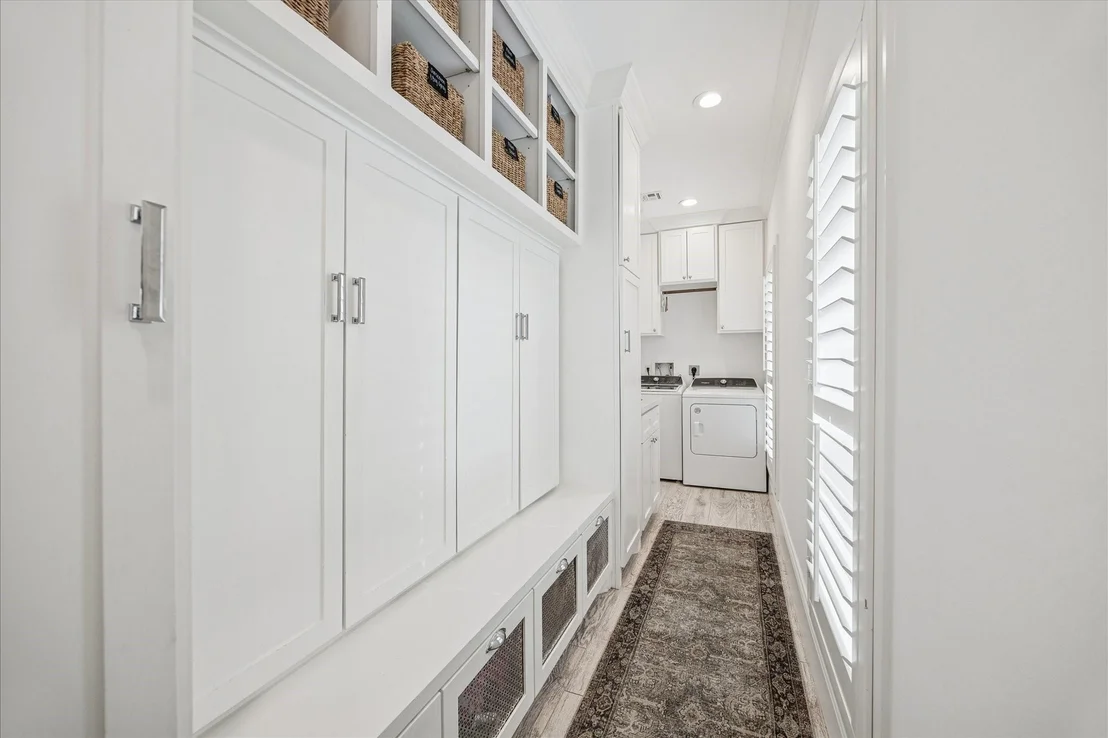 Photo of 810 Silvergate Drive