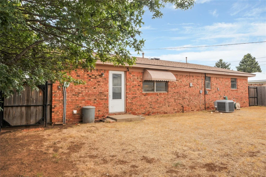 Photo of 802 Ridgelea Drive