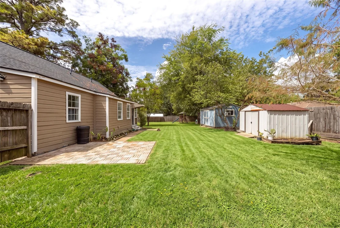 Photo of 906 W First Street