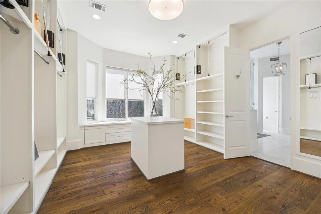 Photo of 3302 Amherst Street