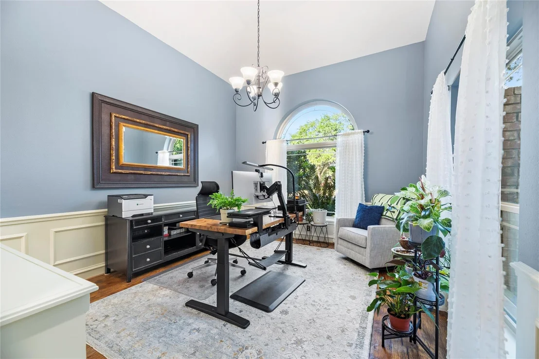 Photo of 2933 E Elm Circle