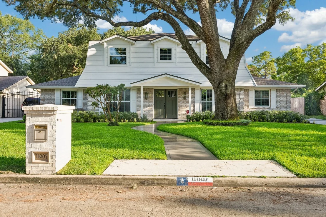 Photo of 11007 Cranbrook Road