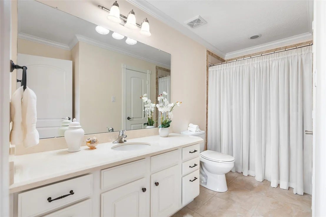 Photo of 5442 Lakeshore Drive