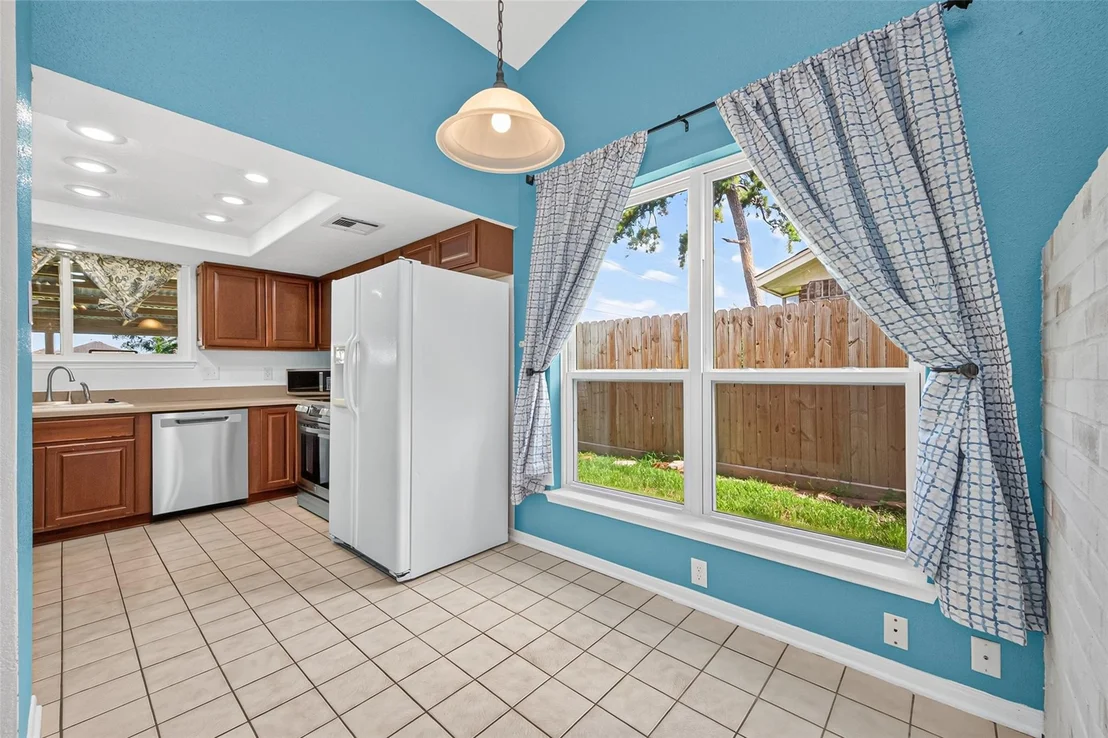 Photo of 17531 Crestline Road