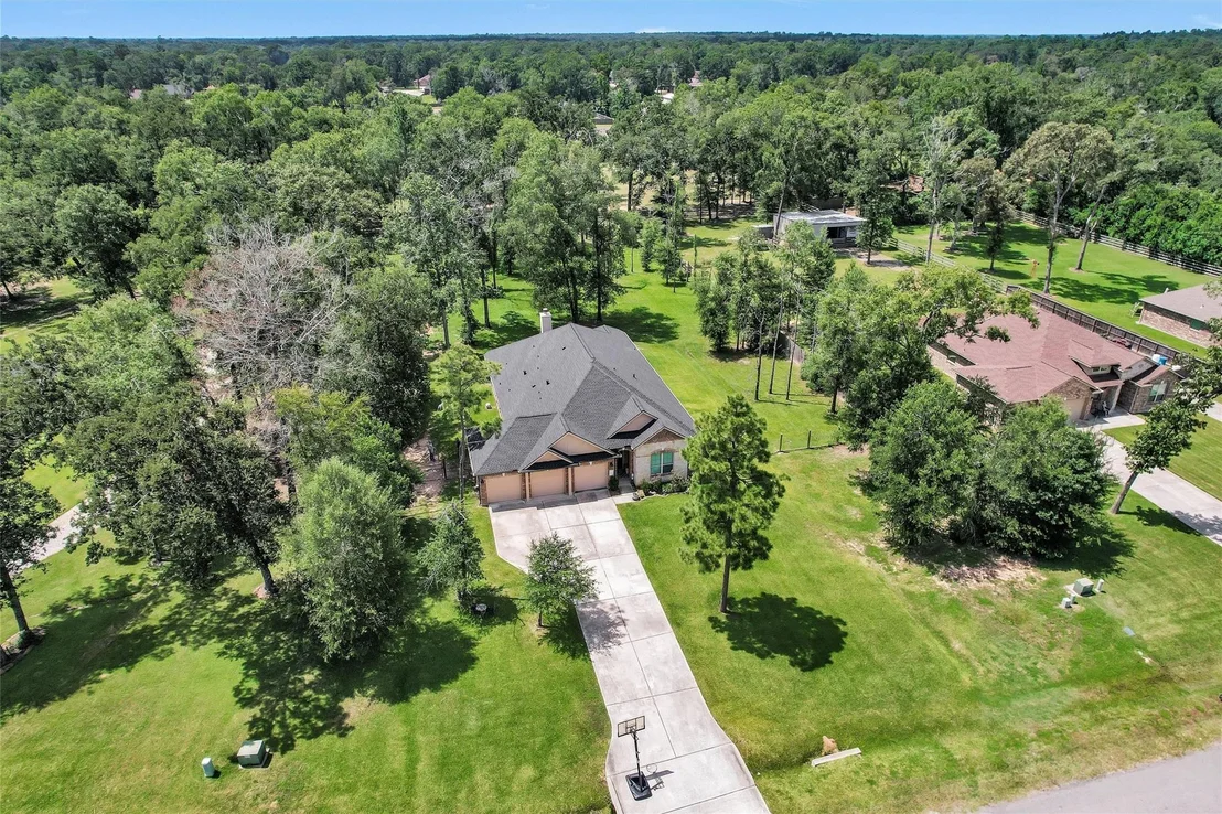 Photo of 9184 White Tail Drive