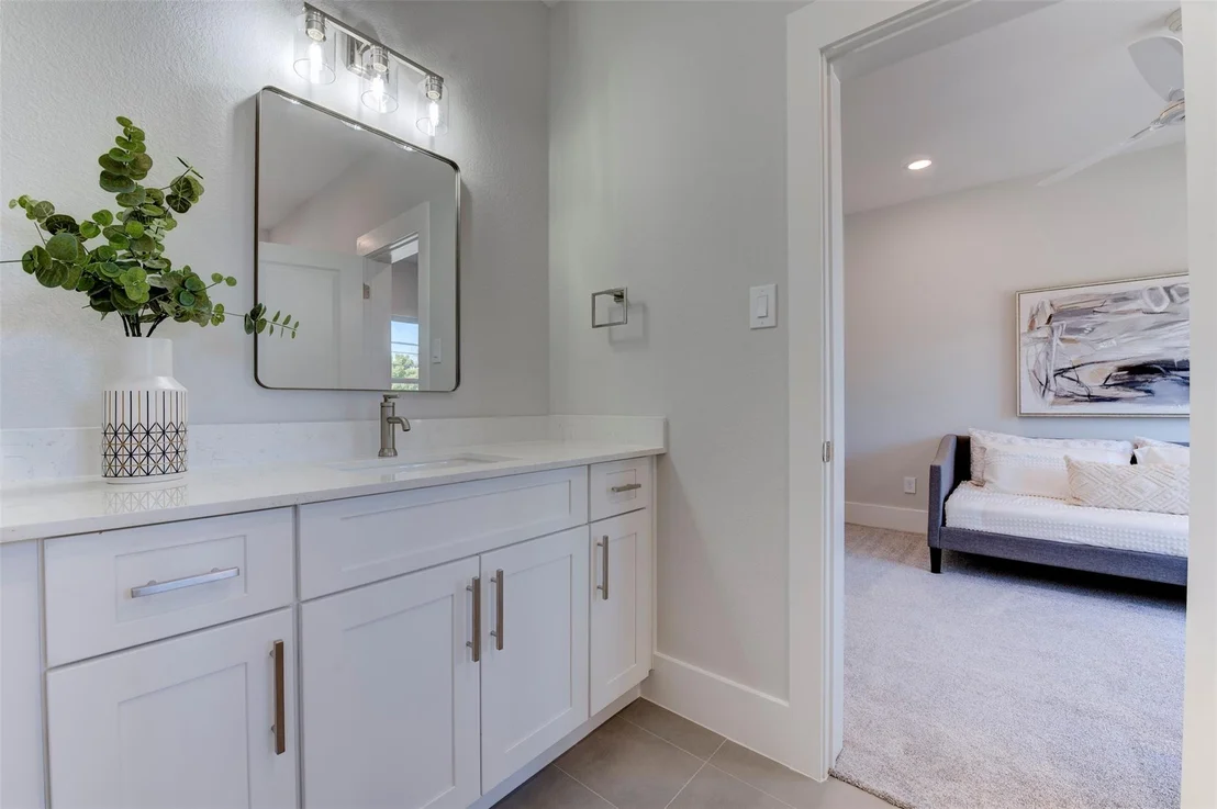 Photo of 5130 Rosslyn Road
