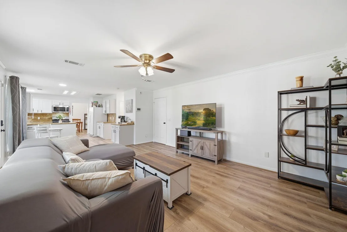 Photo of 815 Sierra Lake Drive