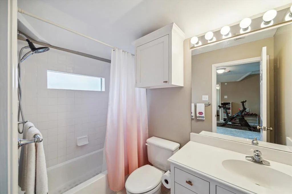 Photo of 3931 Riley Street