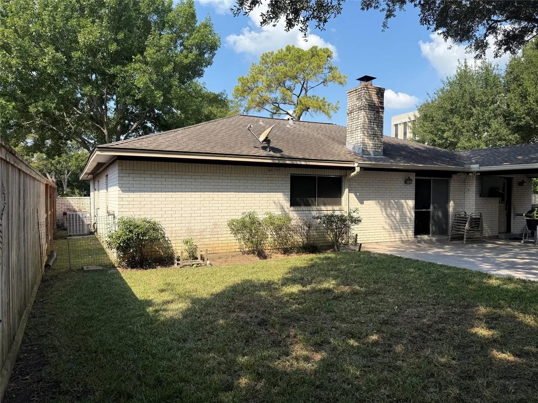 Photo of 930 W Forest Drive