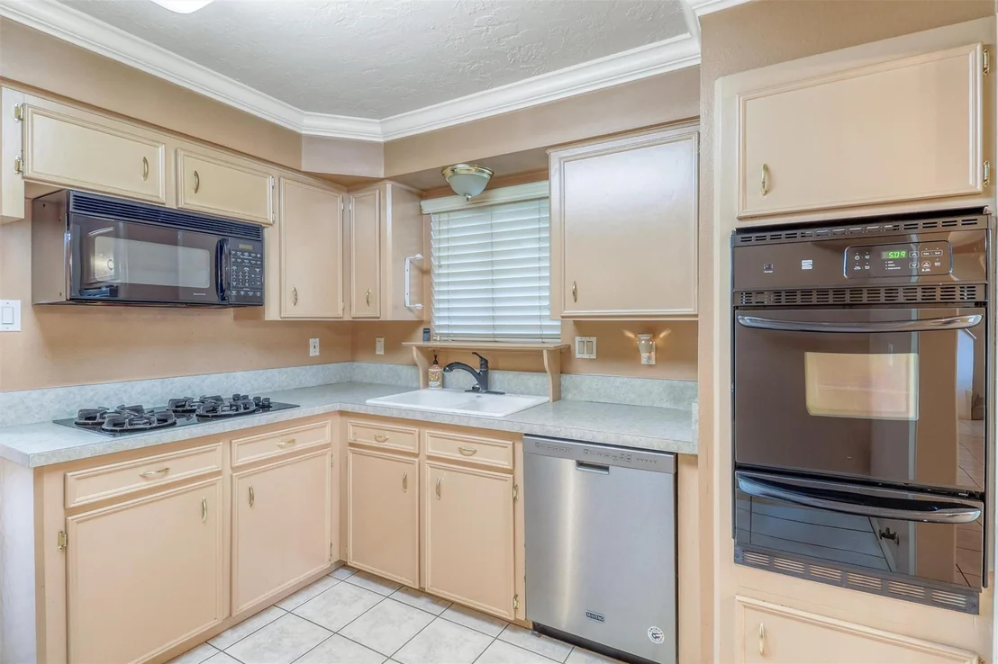 Photo of 534 Belwin Drive