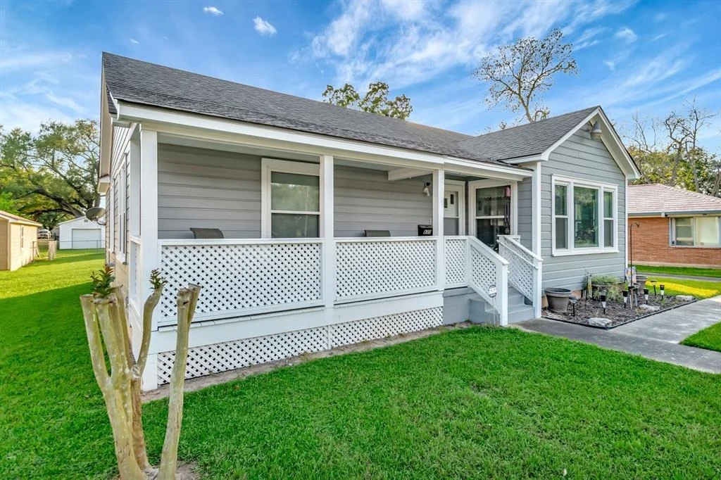 Photo of 820 Meadow Lane