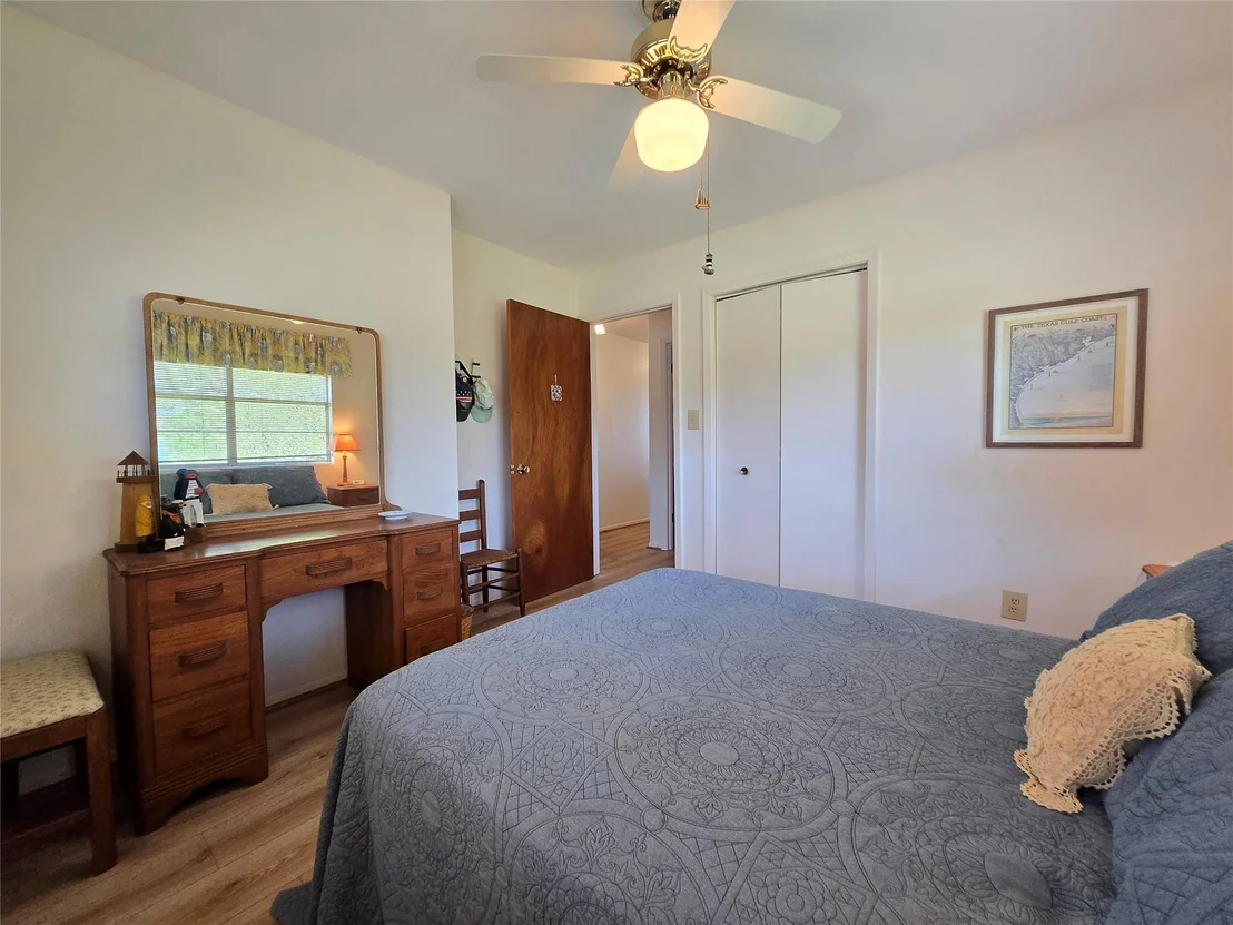 Photo of 2182 W Bayshore Drive