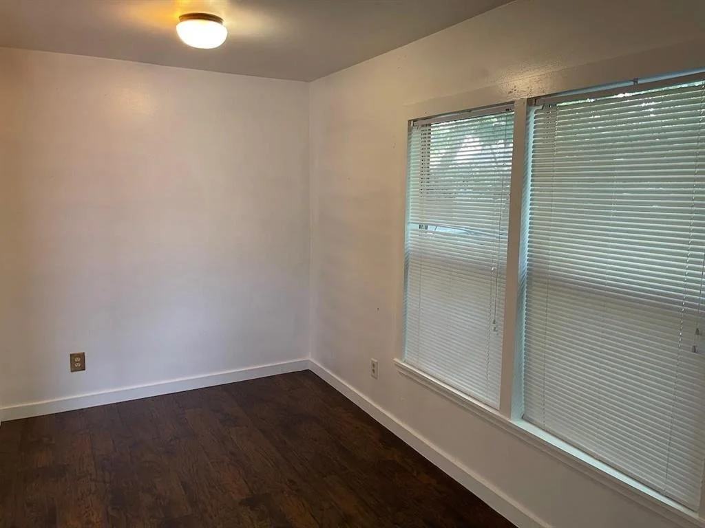 Photo of 709 N Loop
