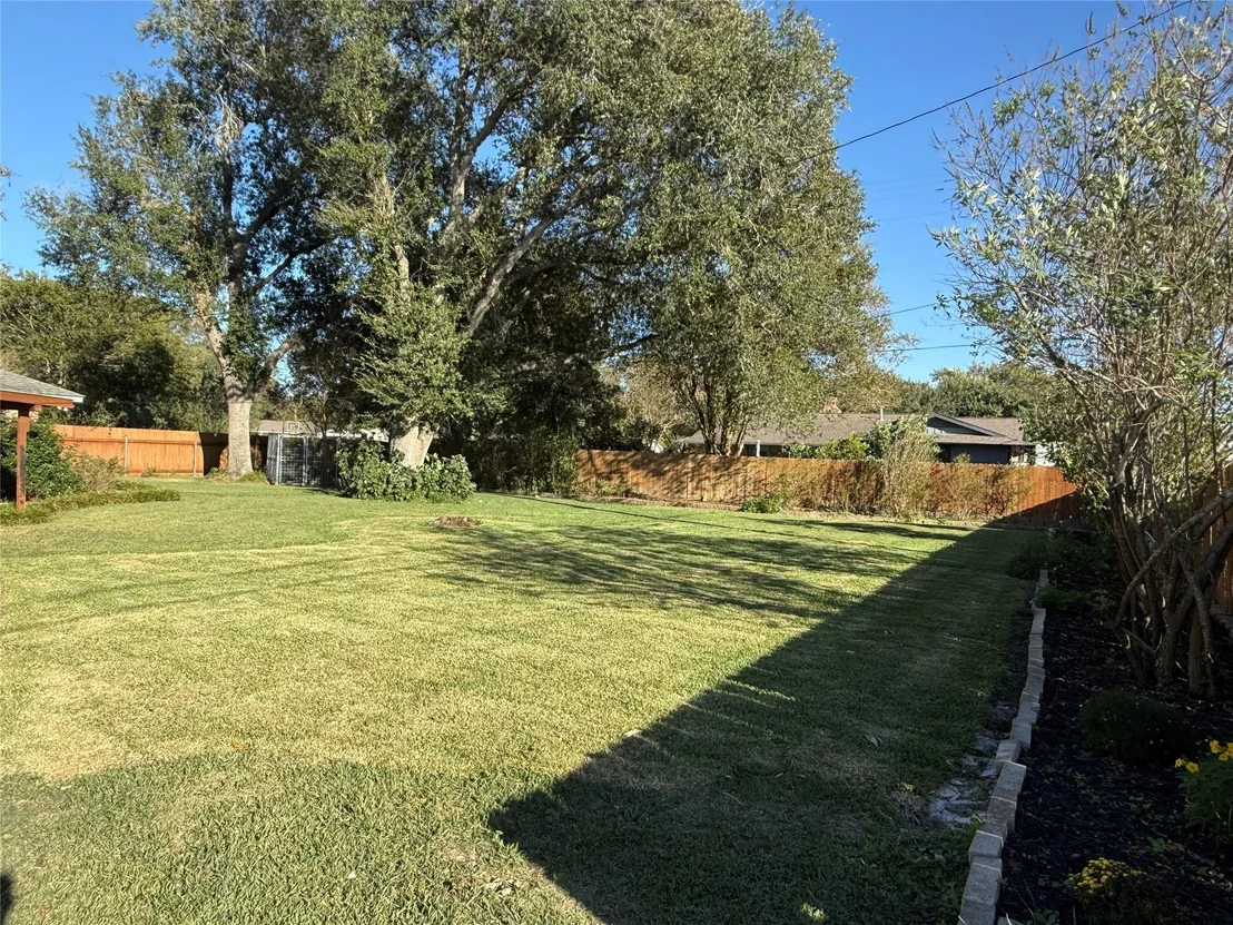 Photo of 601 Willow Lane