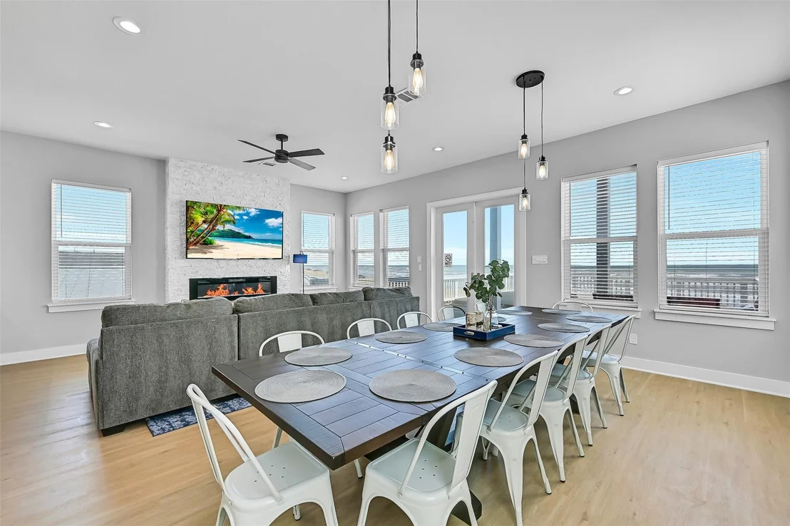Photo of 16728 West Beach Road
