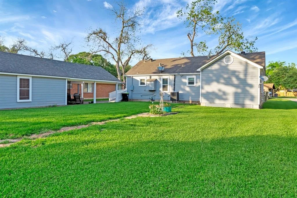Photo of 820 Meadow Lane