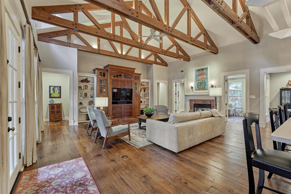 Photo of 10928 Lake Forest Drive