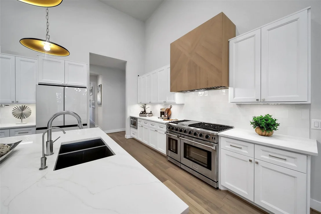 Photo of 16011 Bonjour Boulevard