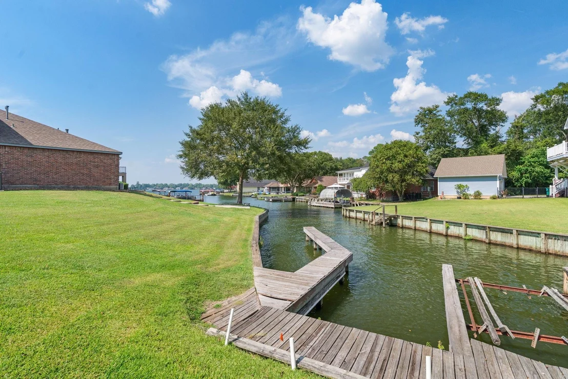 Photo of 5442 Lakeshore Drive