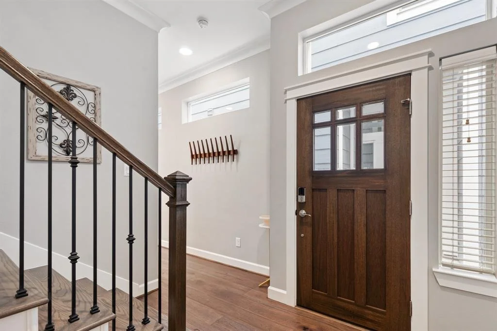 Photo of 5244 Larkin Street