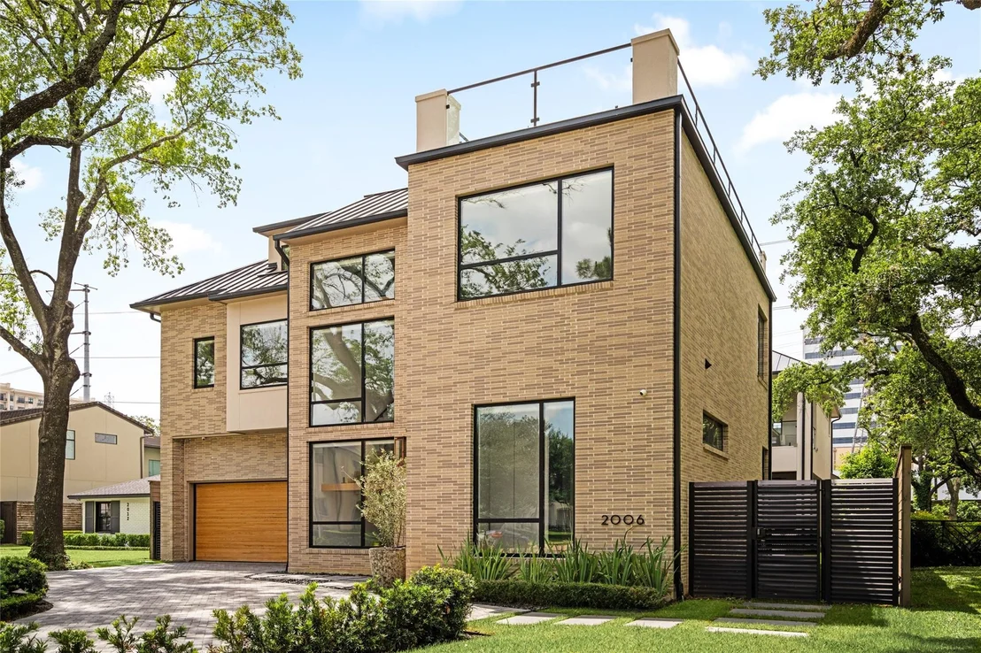 Photo of 2006 Suffolk Drive
