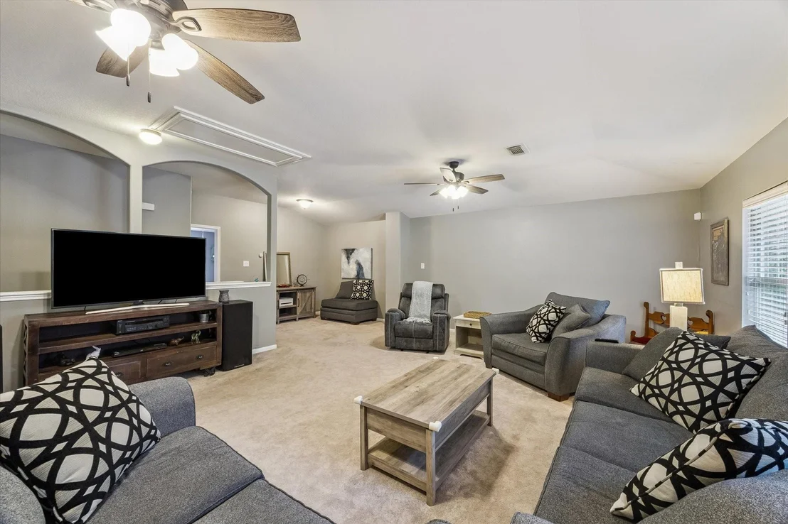 Photo of 1041 Riverwood Drive