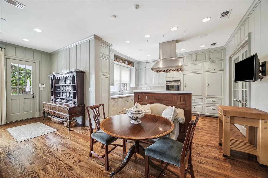 Photo of 5565 Tilbury Drive