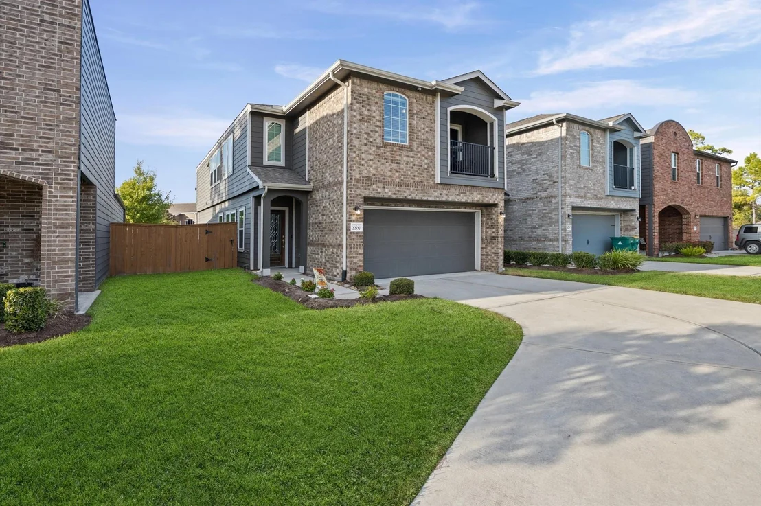 Photo of 2207 Harmony Point Lane